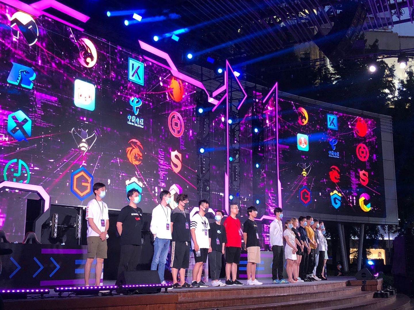 许多球员都 许多球员都