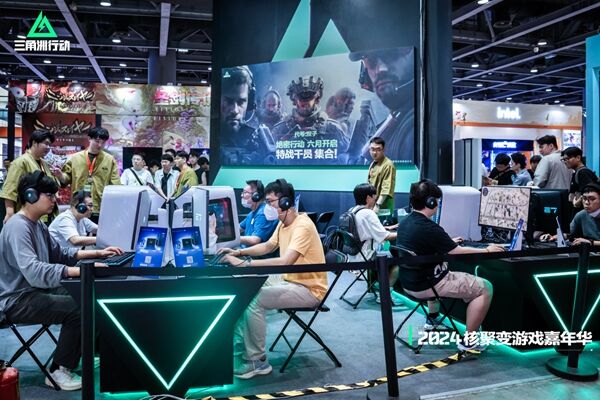 自詹姆斯进 自詹姆斯进